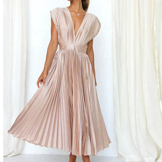 Ashleigh - Women's Maxi Dress with V-Neck and Pleats - photo 2