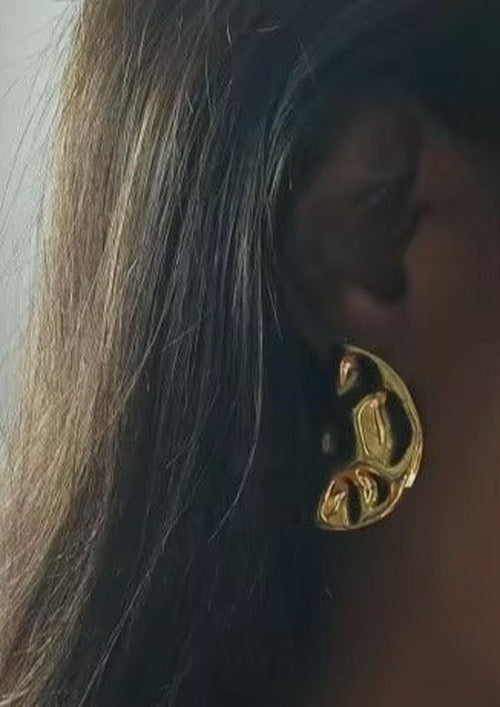 Caroline - Women's Crescent Hoop Earrings Gold-Plated Stainless Steel - photo 2