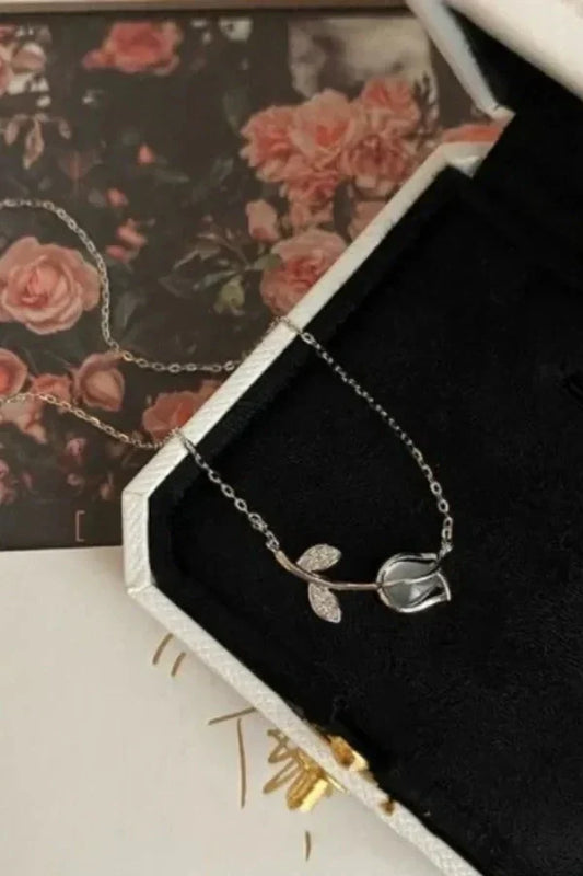 Evelyn - Women's Cute Tulip Pendant Necklace - photo 2