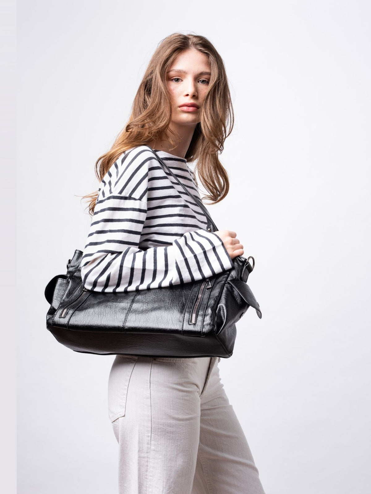 Kirsten - Women's Lightweight Leather Bag - photo 10