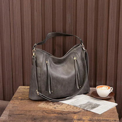 Perrine - Women's Leather Crossbody Strap Bag - photo 4