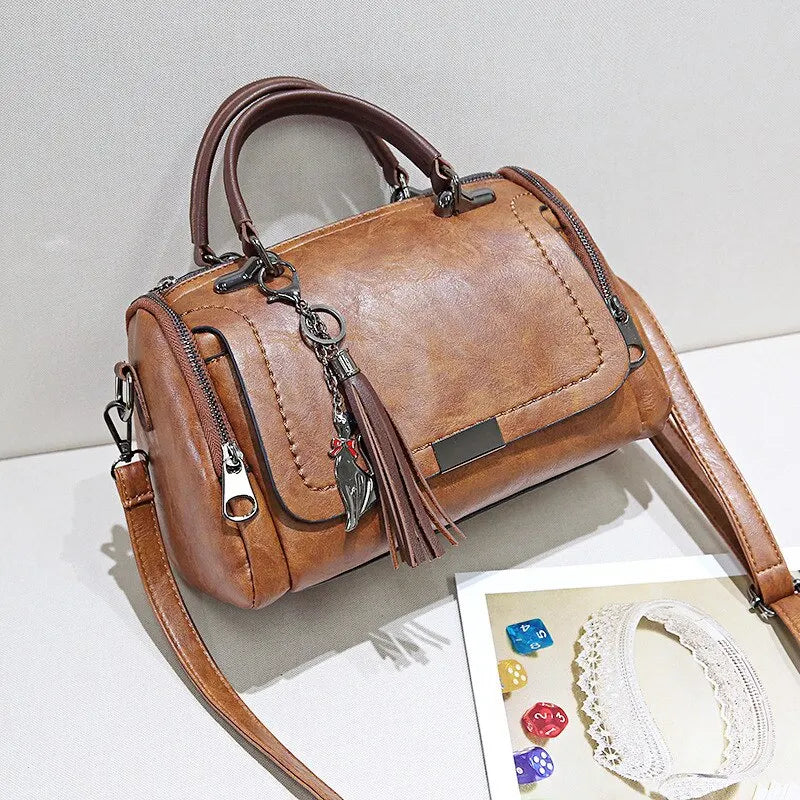 Greta - Women's Crossbody Strap Bag - photo 4