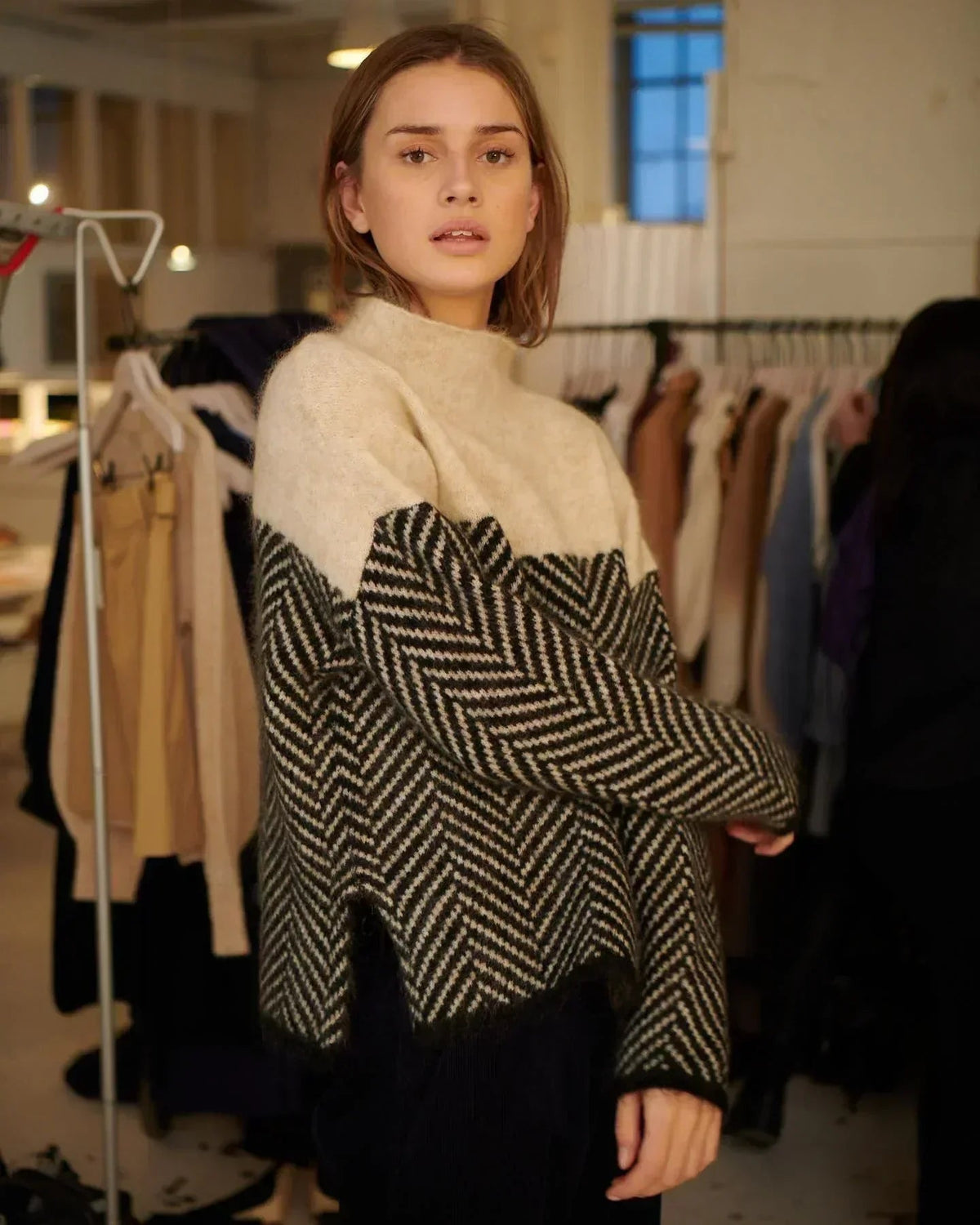 Mireille - Women's Contrast Sweater - photo 2