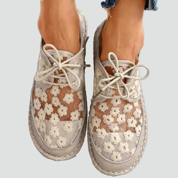 Saskia - Women's Lace Embroidered Shoes - photo 3