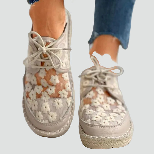 Saskia - Women's Lace Embroidered Shoes - photo 4